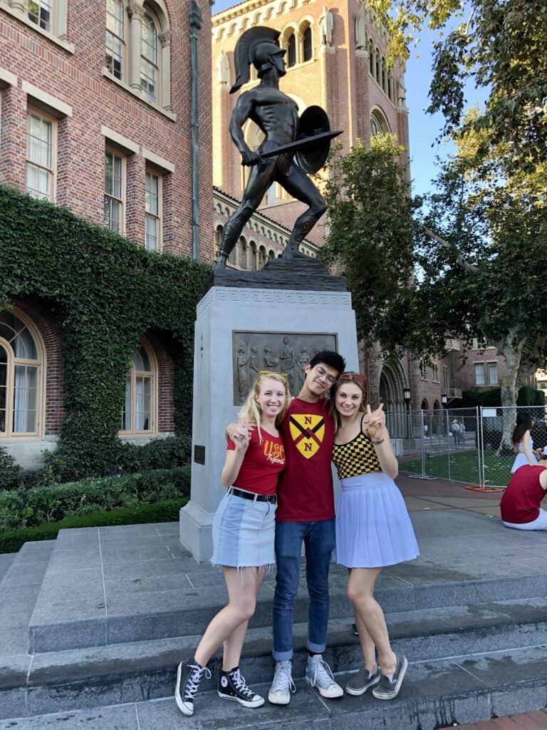 Sabrina Panfil and friends in front of Tommy Trojan