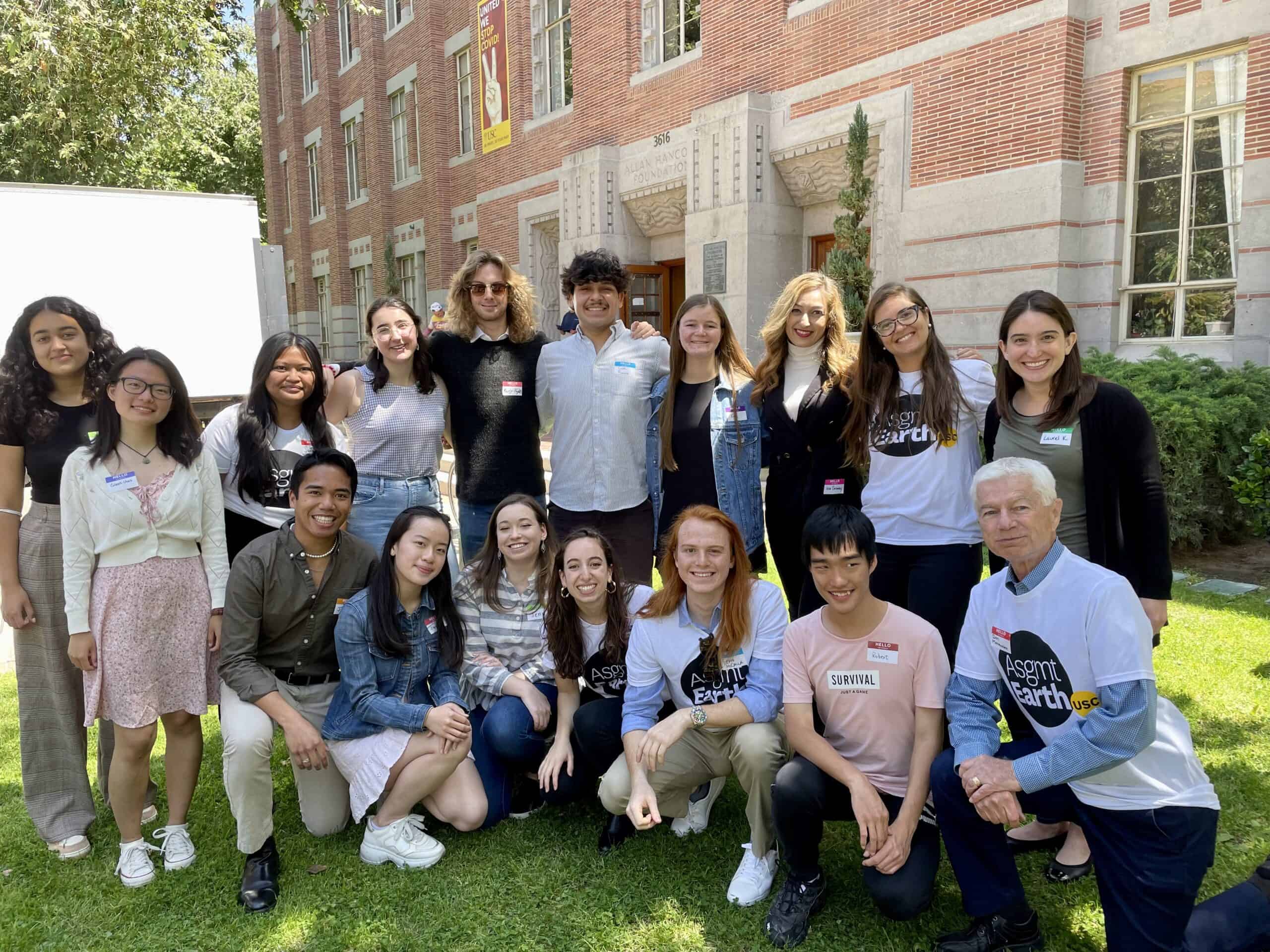 The USC Student Sustainability Committee with Prof. Dan Mazmanian as a group on campus