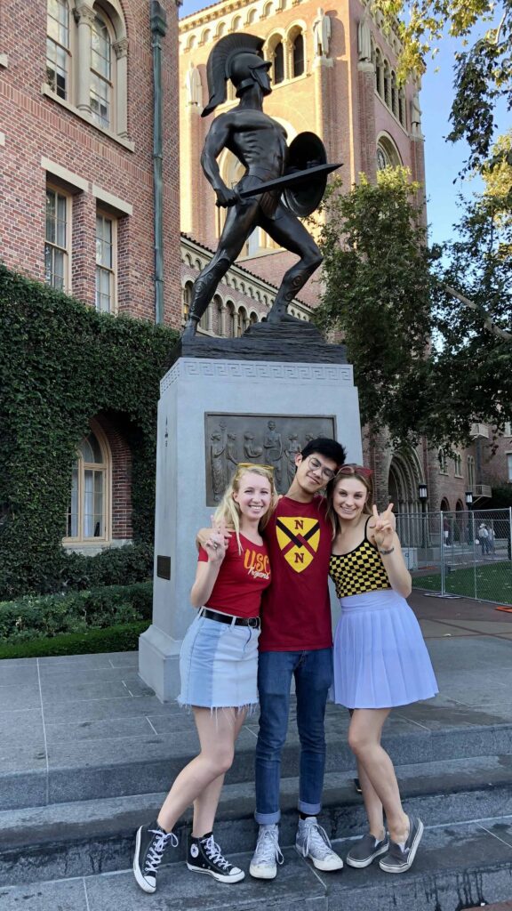 Sabrina Panfil and friends in front of Tommy Trojan